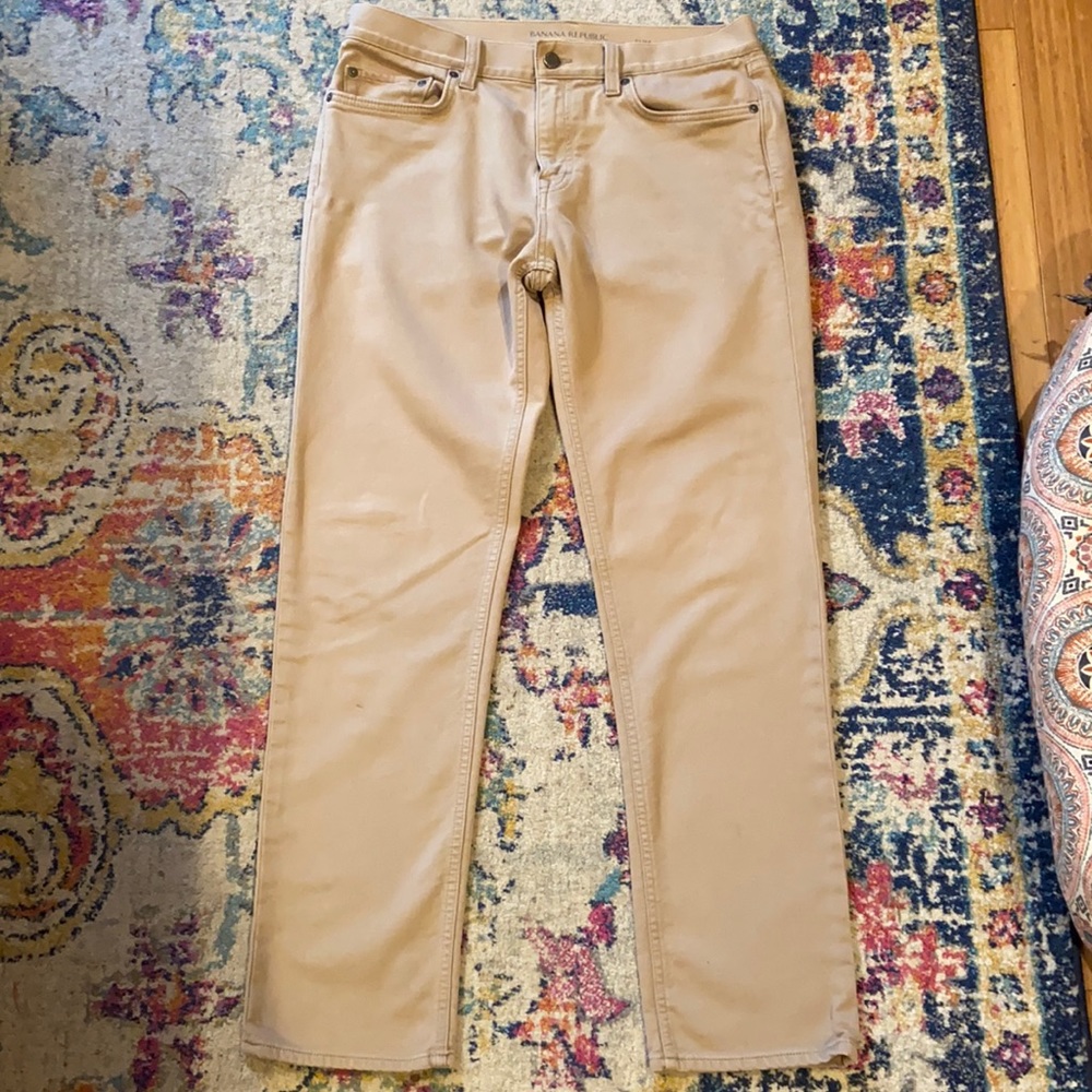 Banana Republic men’s “The Traveler” khaki chinos